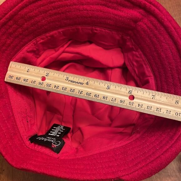 Red Cloche Wool Hat By Comhats - Picture 4 of 5
